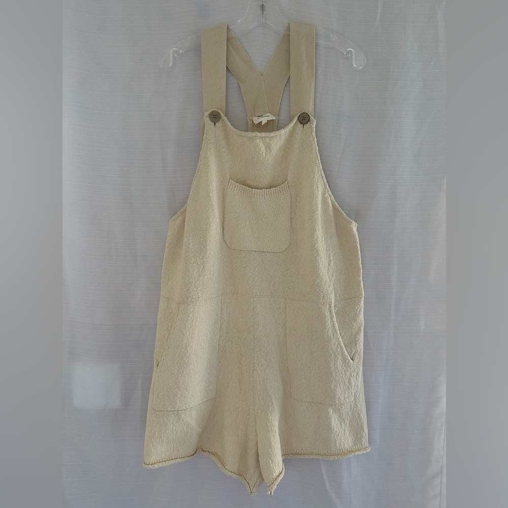 Bohme women’s Cream Short Overalls with Front Pocket, size M